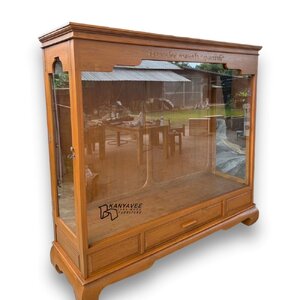 ตู้พัดยศไม้สัก ขาคู้ สีสักทอง