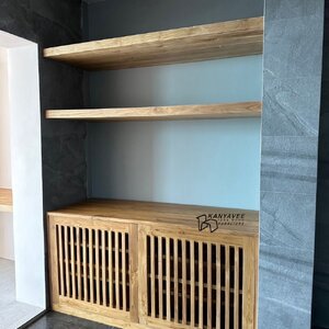 ตู้เก็บของไม้สักพร้อมชั้นวางติดผนัง