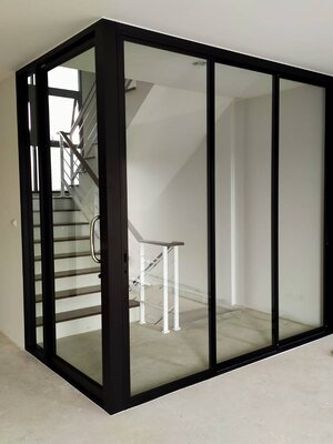 กั้นกระจกหน้าบันได