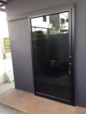 ประตูบานเลื่อนรางแขวน สีดำ