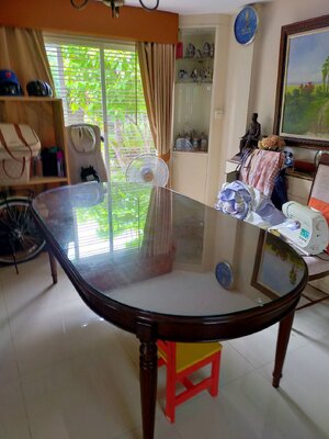 กระจกโต๊ะทรงแคปซูล