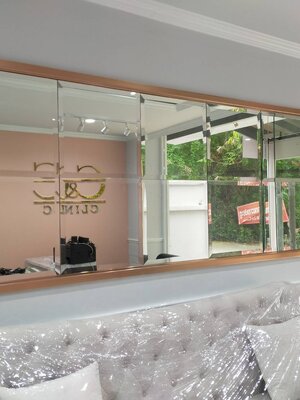 กระจกเงาติดผนัง