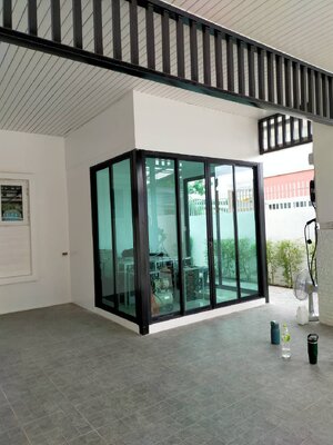 กั้นห้องกระจก